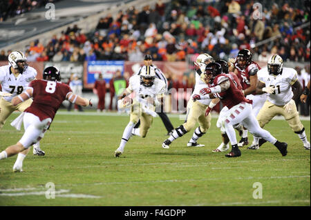 Philadelphia, Pennsylvania, USA. 17. Oktober 2015. UCF QB, JUSTIN HOLMAN (13), in Aktion während des Spiels am Lincoln Financial Field in Philadelphia Pa © Ricky Fitchett/ZUMA Draht/Alamy Live News Stockfoto