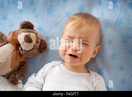 1 Jahr altes Baby weint Stockfoto