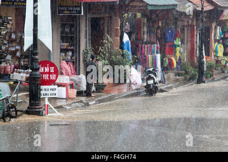 Sapa oder Sa Pa ist eine Grenzstadt in Nord-West-Vietnam, Aufnahmen hier in der Regenzeit feucht Stockfoto