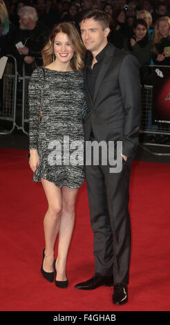 London, UK. 17. Oktober 2015. Ashley Hinshaw und Topher Grace, die Teilnahme an der "Wahrheit" Screening am BFI London Film Festival im Odeon Leicester Square in London, Vereinigtes Königreich. Bildnachweis: Stills Presse/Alamy Live-Nachrichten Stockfoto