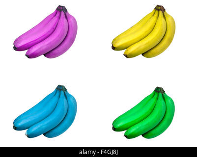 Vier Sätze von Trauben von Bananen getöntem lila, gelb, blau und grün isoliert auf weißem Hintergrund. Stockfoto