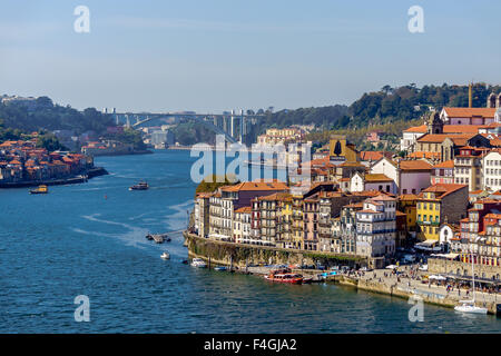 Blick auf Ouro Fluss und Porto von Ponte Luis ich zu überbrücken. September 2015. Porto, Portugal. Stockfoto