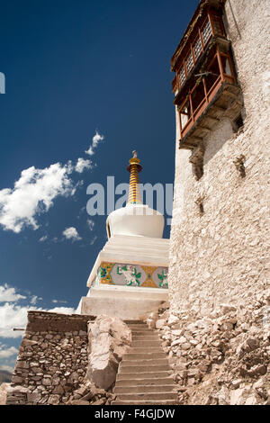 Indien, Jammu & Kashmir, Ladakh, Stakna Gompa Hügel Drugpa-buddhistisches Kloster, Schritte zur chorten Stockfoto