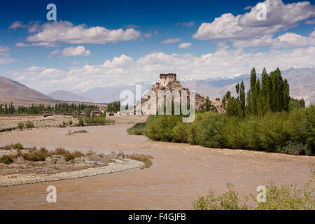 Indien, Jammu & Kashmir, Ladakh, Stakna Gompa "Tiger Nase" Hügel buddhistisches Kloster neben Fluss Indus Stockfoto