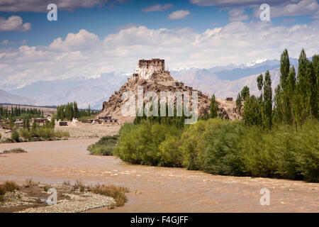 Indien, Jammu & Kashmir, Ladakh, Stakna Gompa "Tiger Nase" Hügel buddhistisches Kloster neben Fluss Indus Stockfoto