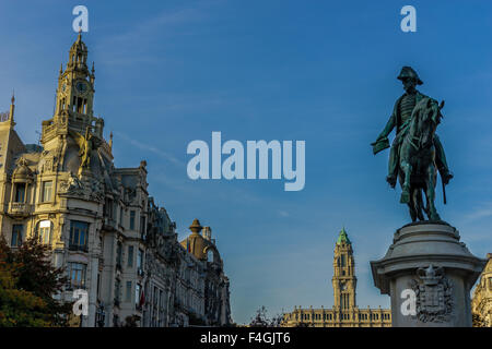 Liberdade oder Liberty Square Gipfeln in Porto mit Statue von Don Pedro IV. Oktober 2015. Porto, Portugal. Stockfoto