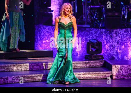 CELTIC WOMAN bringt Tournee 2014 das Durham Performing Arts Center in Durham, North Carolina.  Máiréad Nesbitt, Lisa Lambe, Máiréad Carlin und Susan McFadden sind derzeit im Rahmen der 2014 Celtic Woman US Tour durchführen. Stockfoto