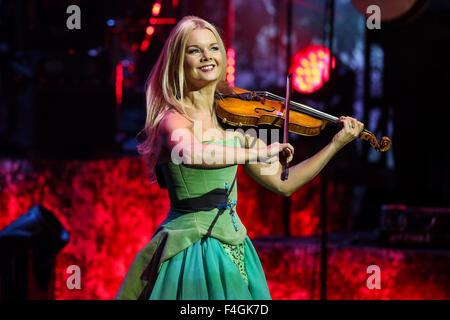 CELTIC WOMAN bringt Tournee 2014 das Durham Performing Arts Center in Durham, North Carolina.  Máiréad Nesbitt, Lisa Lambe, Máiréad Carlin und Susan McFadden sind derzeit im Rahmen der 2014 Celtic Woman US Tour durchführen. Stockfoto