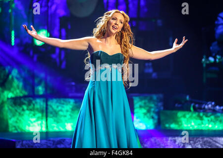 CELTIC WOMAN bringt Tournee 2014 das Durham Performing Arts Center in Durham, North Carolina.  Máiréad Nesbitt, Lisa Lambe, Máiréad Carlin und Susan McFadden sind derzeit im Rahmen der 2014 Celtic Woman US Tour durchführen. Stockfoto