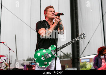 Musik Künstler SUGAR RAY führt im roten Hut Amphitheater in North Carolina.  Sugar Ray ist eine amerikanische Rockband, gegründet 1986 von Sänger Mark McGrath fronted. Stockfoto