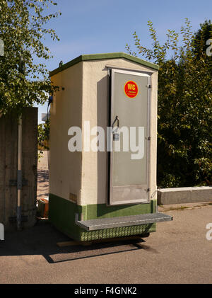 Einer öffentlichen Mobile Toilettenkabine in Helsinki, Finnland Stockfoto