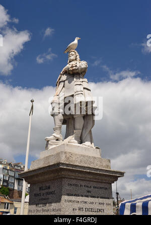 Statue von Wilhelm, Prinz von Oranien, neben dem Hafen von Brixham, wo er an Land im Jahre 1688 um den britischen Thron kam. Stockfoto