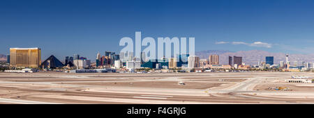 Panoramablick auf den Las Vegas Strip von einem erhöhten Aussichtspunkt Stockfoto