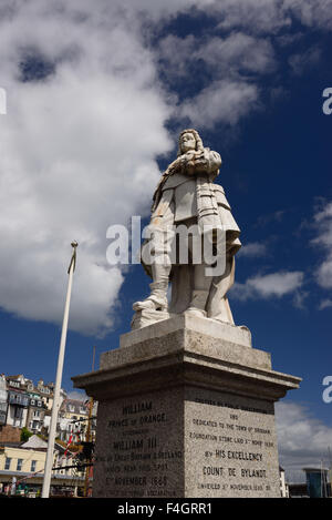 Statue von Wilhelm, Prinz von Oranien, neben dem Hafen von Brixham, wo er an Land im Jahre 1688 um den britischen Thron kam. Stockfoto