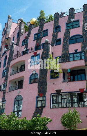 Hundertwasser House (Grüne Zitadelle) - eines der berühmtesten Wahrzeichen in Magdeburg, Deutschland Stockfoto