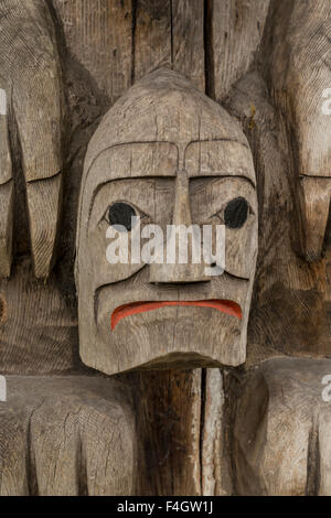 Detail der einen Totempfahl in Duncan, der Stadt des Totems in Cowichan Valley, Vancouver Island, British Columbia, Kanada. Stockfoto