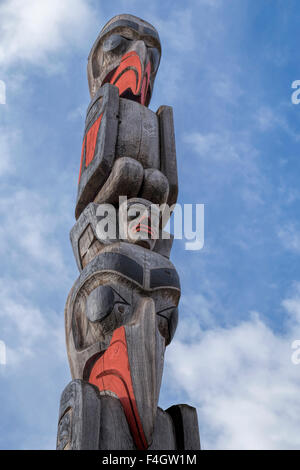 Detail der Adler, Rabe, Bär Totempfahl in Duncan, Stadt des Totems, Cowichan Valley, Vancouver Island, British Columbia, Kanada. Stockfoto