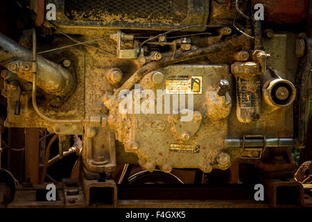 Motor für das alte Modell der landwirtschaftliche Zugmaschine Stockfoto