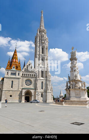 Die kultigen Matyas Kirche mit bunten Muster Dach in Fischerbastei, Budapest, Ungarn. Stockfoto