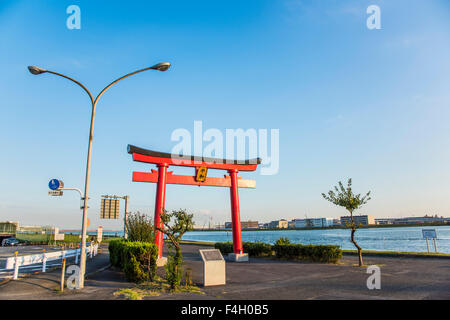 Rotes Torii-Tor, Anamori Inari Jinja, Ota-Ku, Tokio, Japan Stockfoto