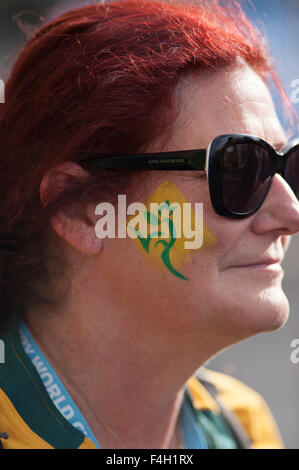 Twickenham Stadium, London, UK. 18. Oktober 2015. Ventilatoren kommen für die Schottland V Australien Viertel Finale der Rugby World Cup 2015. Bildnachweis: Sportsimages/Alamy Live-Nachrichten Stockfoto