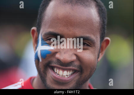 Twickenham Stadium, London, UK. 18. Oktober 2015. Ventilatoren kommen für die Schottland V Australien Viertel Finale der Rugby World Cup 2015. Bildnachweis: Sportsimages/Alamy Live-Nachrichten Stockfoto