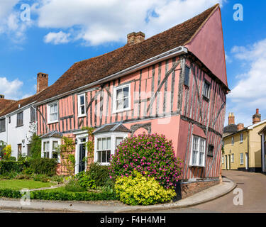 Lavenham Suffok. Eine bunte alte schiefe Haus in Dorf Lavenham, Suffolk, England, Großbritannien Stockfoto