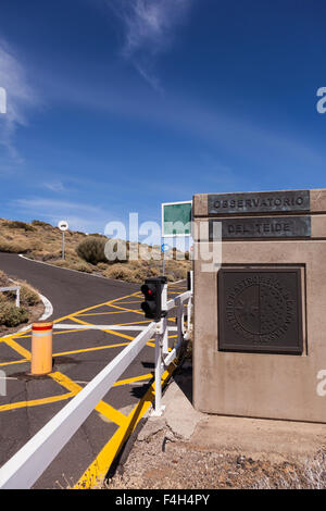 Eingang zum Kanarischen Astrophysik Institut in Izana auf den Teide, Teneriffa, Kanarische Inseln, Spanien. Stockfoto