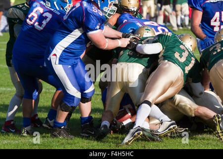 Torlinie stapeln sich in Bury Heiligen V Sussex Thunder American Football Spiel Stockfoto