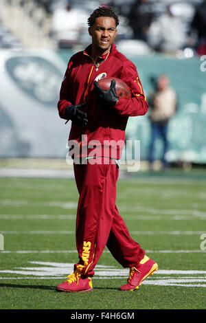 18. Oktober 2015, blickt Washington Redskins Wide Receiver DeSean Jackson (11) auf vor dem NFL-Spiel zwischen den Washington Redskins und die New York Jets MetLife Stadium in East Rutherford, New Jersey. Christopher Szagola/CSM Stockfoto