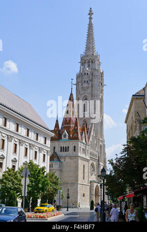 Die kultigen Matyas Kirche mit bunten Muster Dach in Fischerbastei, Budapest, Ungarn. Stockfoto