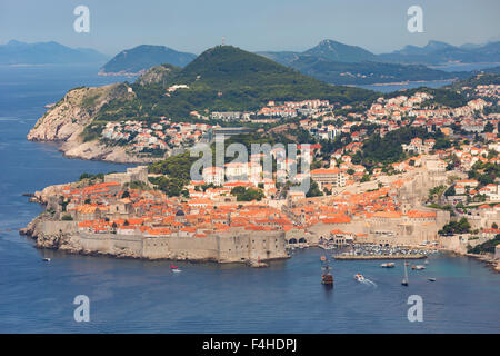 Dubrovnik, Dubrovnik-Neretva County, Kroatien.  Überblick über die Altstadt und den Hafen.  Die Altstadt von Dubrovnik ist ein UNESCO Stockfoto