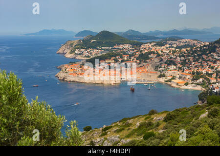 Dubrovnik, Dubrovnik-Neretva County, Kroatien.  Überblick über die Altstadt und den Hafen.  Die Altstadt von Dubrovnik ist ein UNESCO Stockfoto