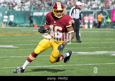 18. Oktober 2015, läuft Washington Redskins Runningback Alfred Morris (46) mit dem Ball während der NFL-Spiel zwischen die Washington Redskins und die New York Jets MetLife Stadium in East Rutherford, New Jersey. Christopher Szagola/CSM Stockfoto