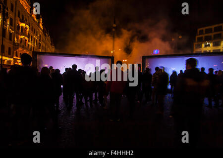 Prag, Tschechische Republik. 17. Oktober 2015. Zitadellen Leuchttürme, Matthijs Munnik, Niederland, Signal-Festival in Prag, 2015, Tschechische Republik, Audiovizual Kunst Credit: Markéta Bendová/Alamy Live News Stockfoto