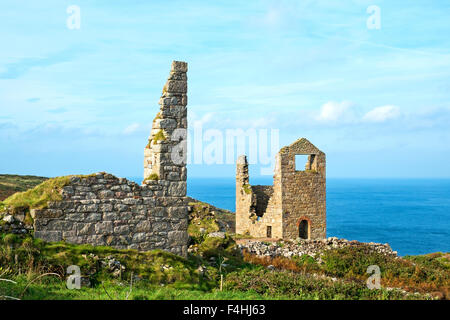 alten Maschinenhaus auf der stillgelegten Wheal Owles Zinnmine in Botallack in Cornwall, Großbritannien Stockfoto