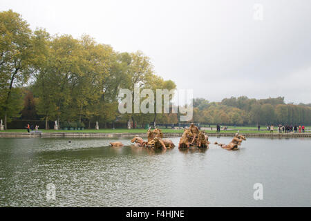 Bronze Statue des Apollo im Palast von Versailles einen königlichen Schloss in Versailles in Île-de-France von Frankreich, einem Vorort von Paris Stockfoto