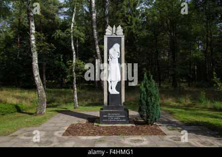 Ein Denkmal zu den sowjetischen Krieg Friedhof Bergen-Lohheide nahe der Konzentration Lager Bergen-Belsen, Deutschland. Rund 20000 sovie Stockfoto