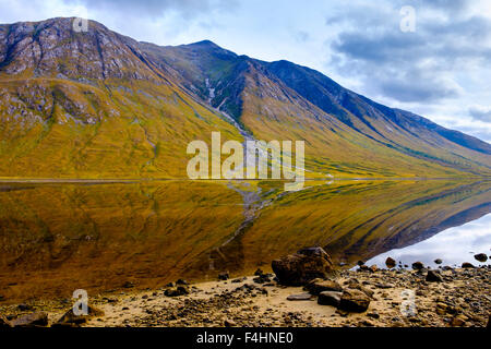 Herbst am Loch Etive in Glen Etive, Highlands von Schottland Stockfoto