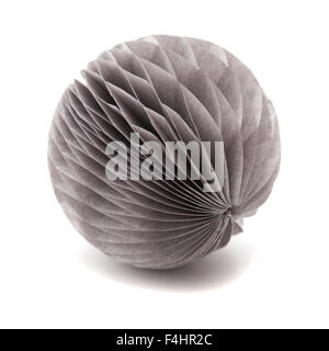 Papier Kugel Ornament isoliert auf weißem Hintergrund Stockfoto