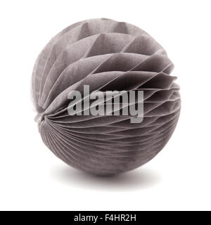 Papier Kugel Ornament isoliert auf weißem Hintergrund Stockfoto