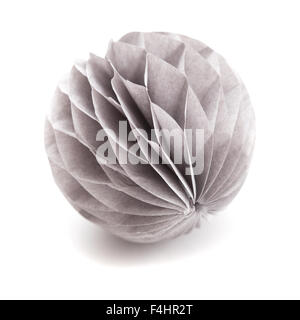 Papier Kugel Ornament isoliert auf weißem Hintergrund Stockfoto