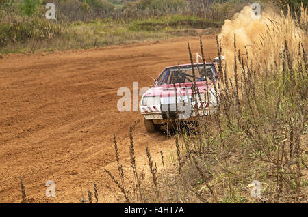 Der Cup der Republik Belarus auf ein Autocross vergangen 17-18th Oktober 2015 in der Siedlung Tulovo (Vitebsk Gebiet). Stockfoto