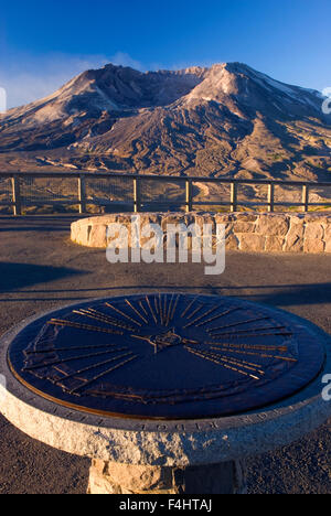 Berg-Finder mit Mt St Helens vom Johnston Ridge, Mt. St. Helens National Volcanic Monument, Washington Stockfoto