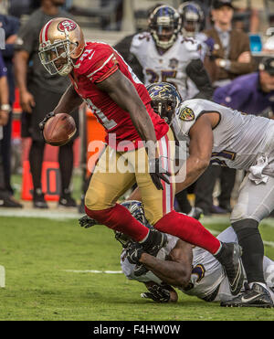 Santa Clara, Kalifornien, USA. 18. Oktober 2015. San Francisco 49ers Wide Receiver Anquan Boldin (81) bricht nach dem Fang Pass auf Sonntag, 18. Oktober 2015, Levis-Stadion in Santa Clara, Kalifornien. Die 49ers besiegte die Raben 25-20. Al-Golub/CSM/Alamy Live-Nachrichten Stockfoto