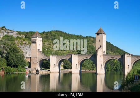 Pont Valentré einen befestigten Stein Bogenbrücke über den Fluss Lot Cahors, Frankreich, Europa Stockfoto
