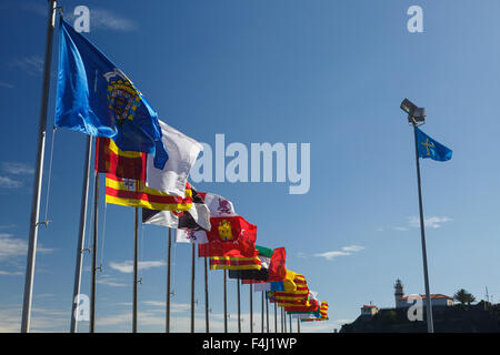 Spanische Flaggen. Cudillero. Asturien Provence. Spanien. Europa