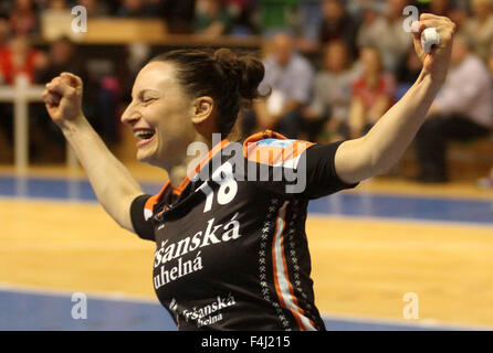 Most, Tschechische Republik. 17. Oktober 2015. Tereza Chmelarova der meisten während der Europäischen EHF-Pokal-Qualifikation entsprechen die meisten Banik Vs Cassano Magnago, Most, Tschechische Republik, 17. Oktober 2015. © Ondrej Hajek/CTK Foto/Alamy Live-Nachrichten Stockfoto