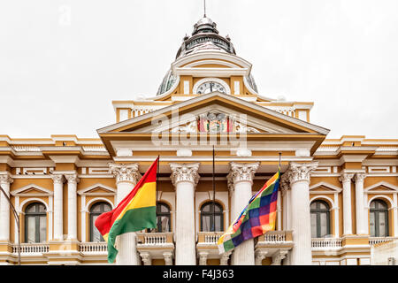 Fassade des Präsidentenpalastes in La Paz mit Banner im Vordergrund Stockfoto