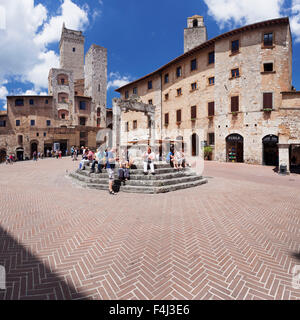 Piazza della Cisterna, San Gimignano, UNESCO World Heritage Site, Provinz Siena, Toskana, Italien, Europa Stockfoto